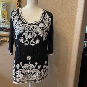L/XL black and white embroidered top /3/4 quarter sleeve